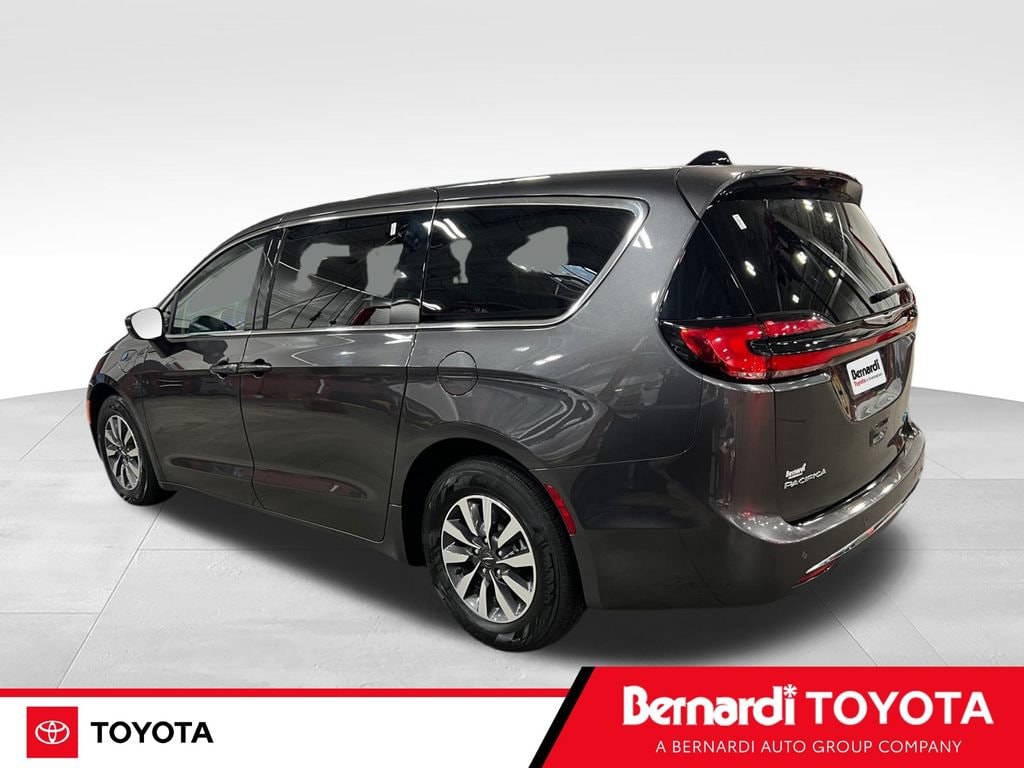 Used 2023 Chrysler Pacifica Plug-In Hybrid Touring L Van Passenger Van