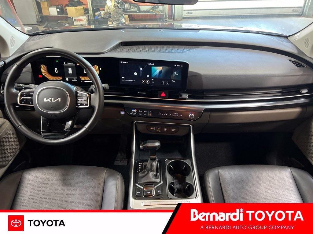 Used 2025 Kia Carnival LXS Van Passenger Van