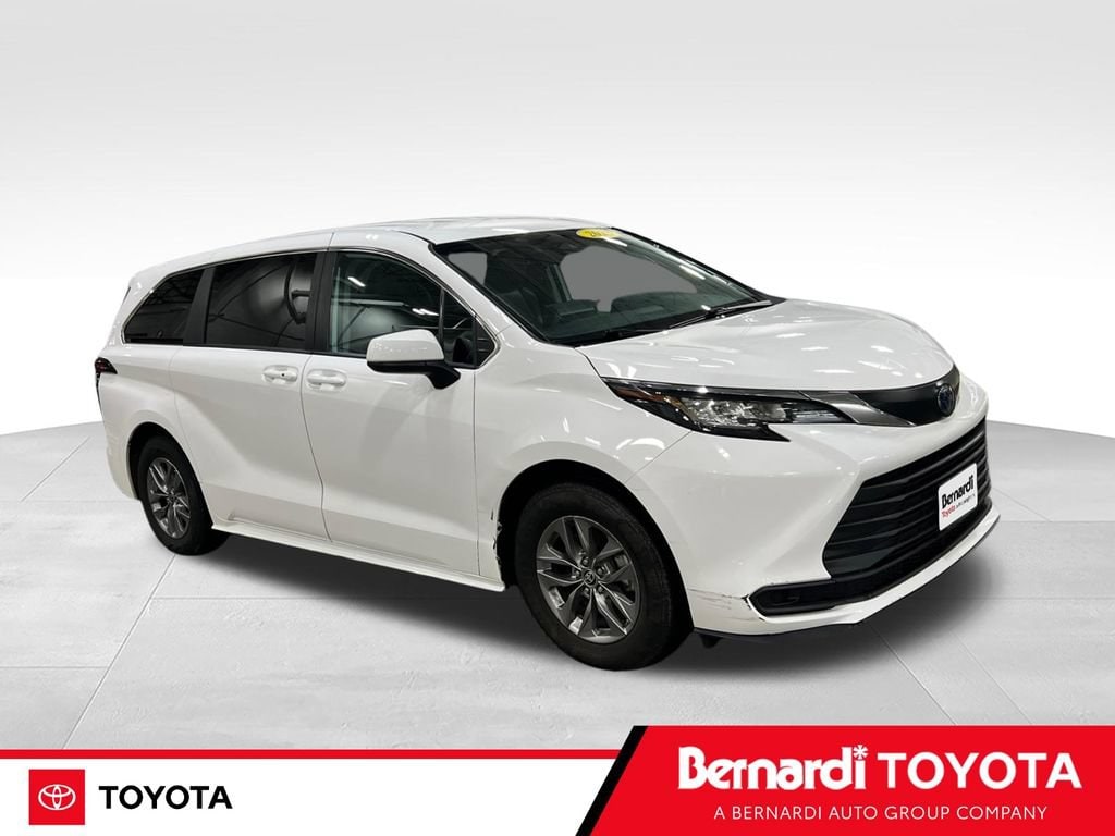 Used 2023 Toyota Sienna LE 8 Passenger Van Passenger Van