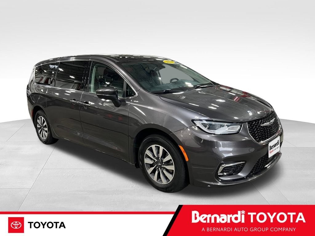 Used 2023 Chrysler Pacifica Plug-In Hybrid Touring L Van Passenger Van