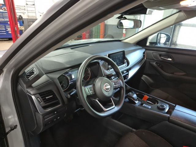 2024 Nissan Rogue SV - Photo 14