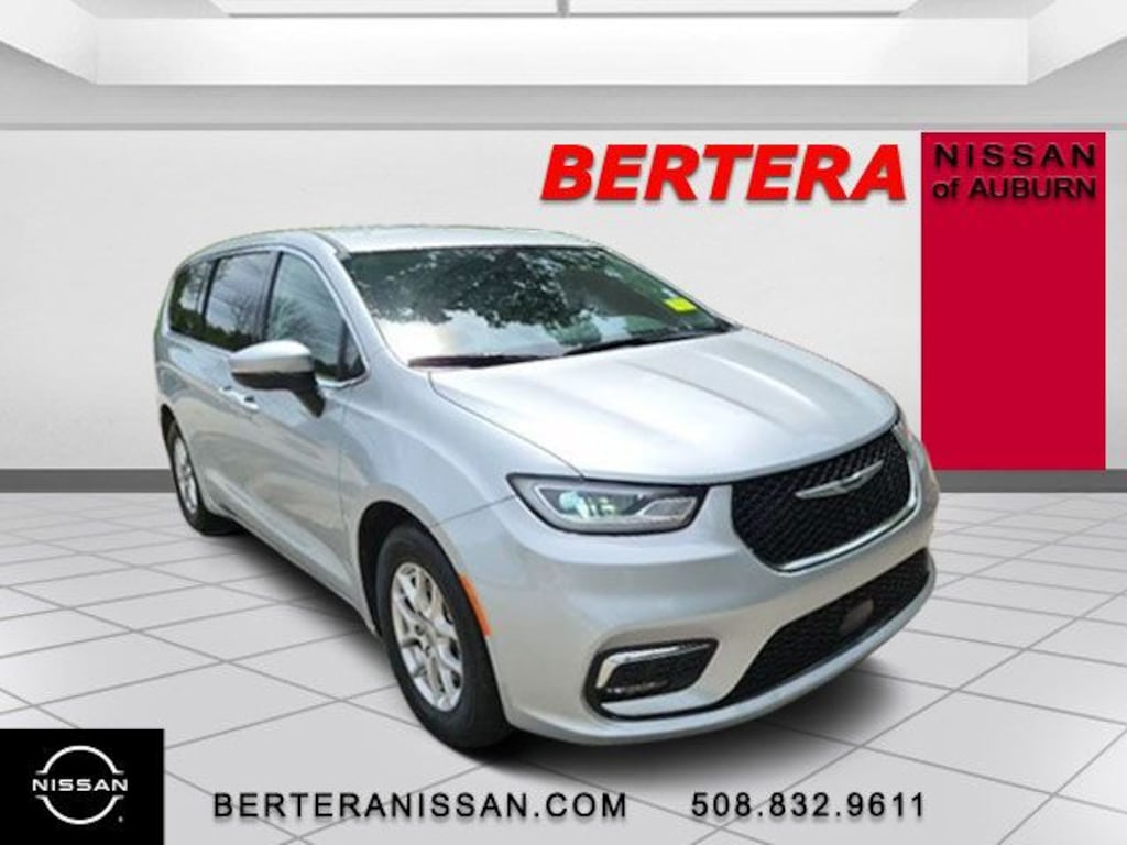 Used 2023 Chrysler Pacifica Touring L Minivan/Van