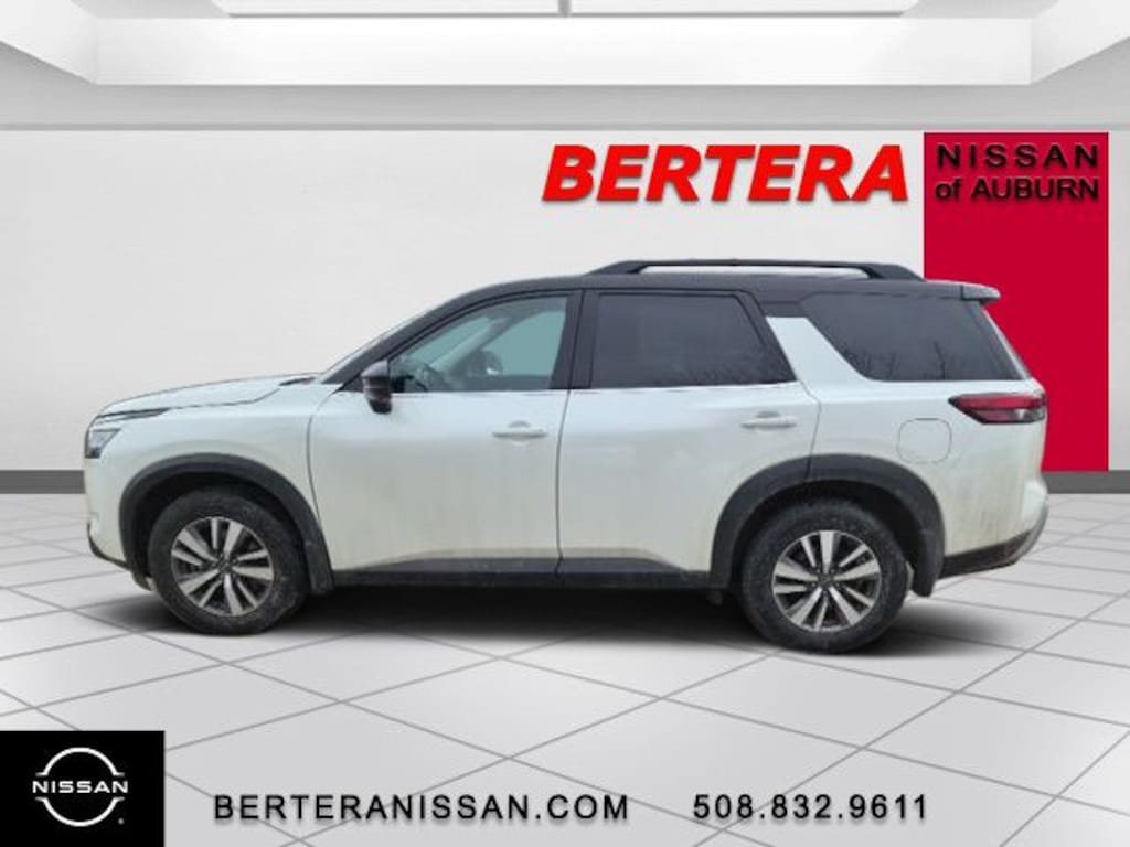 Used 2024 Nissan Pathfinder SL SUV