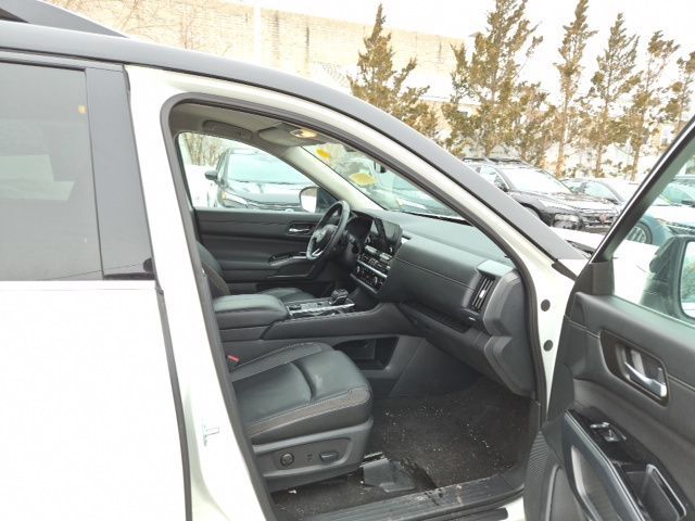 2024 Nissan Pathfinder SL - Photo 11