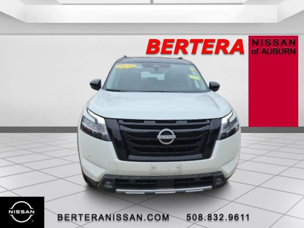 Used 2024 Nissan Pathfinder SL SUV