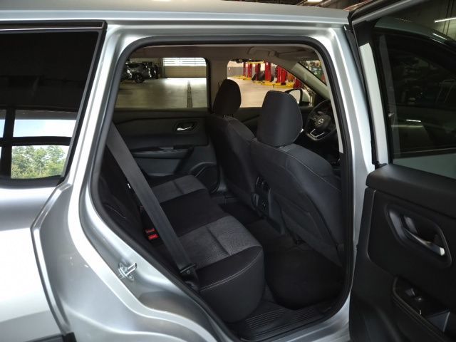 2024 Nissan Rogue SV - Photo 12