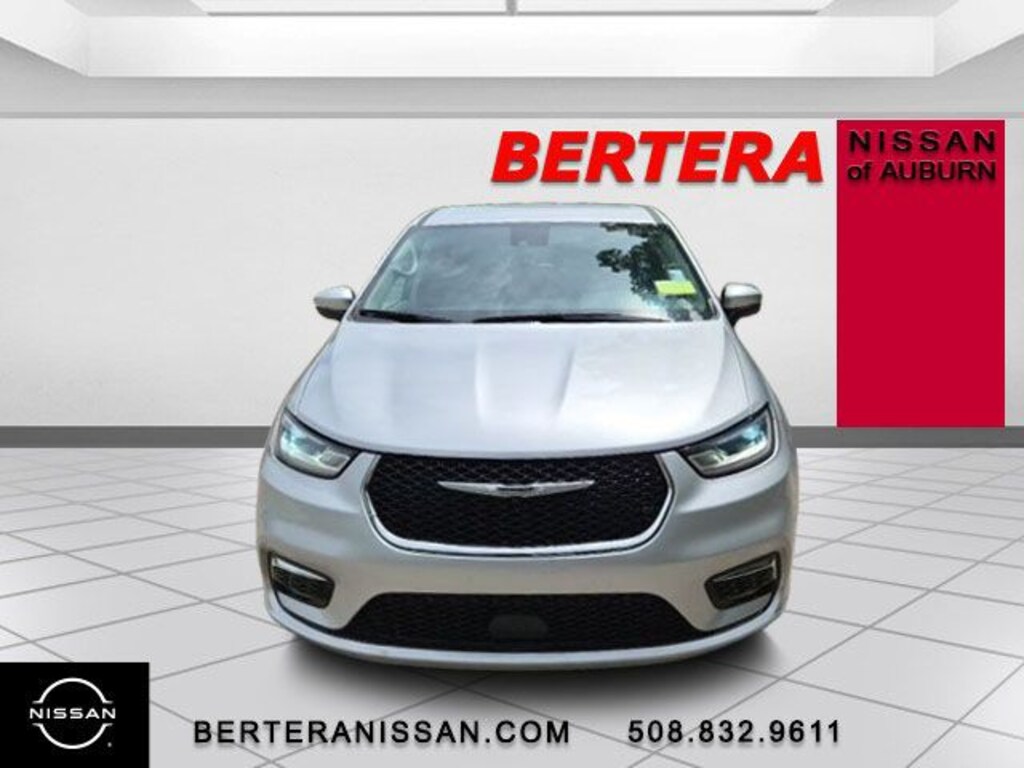Used 2023 Chrysler Pacifica Touring L Minivan/Van
