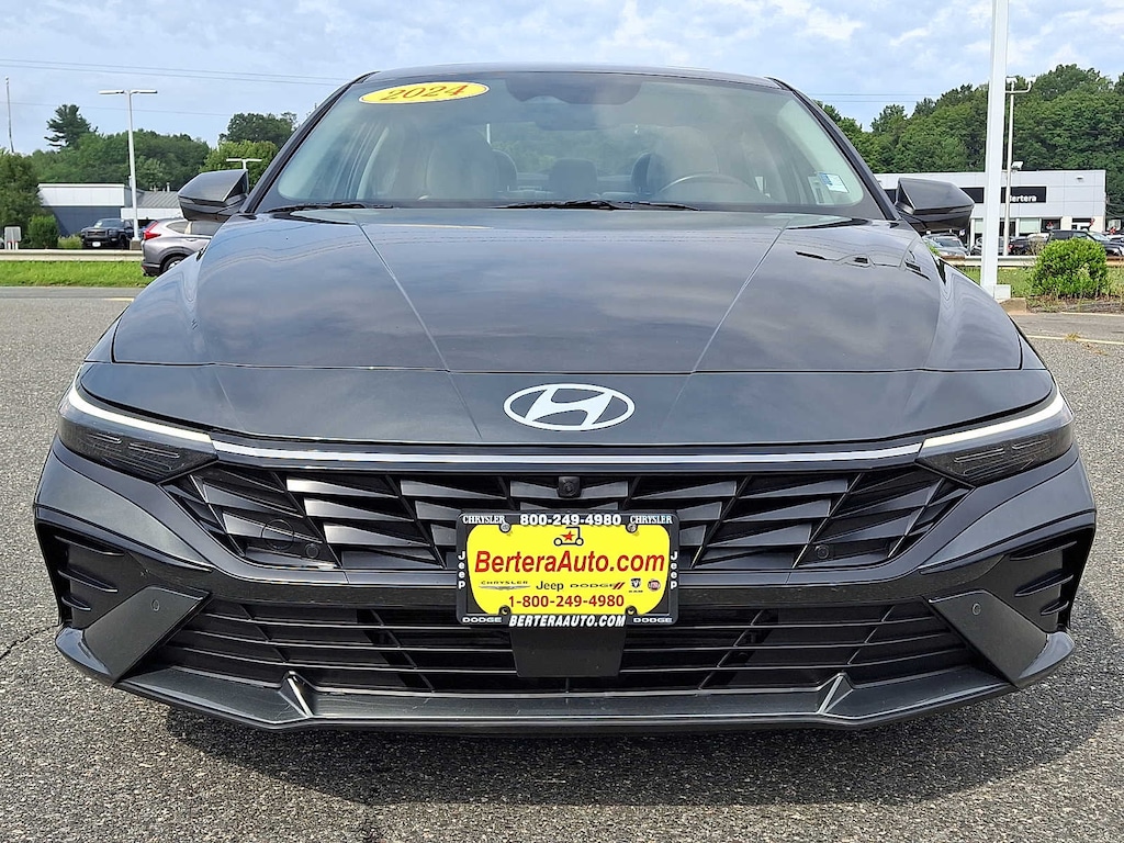Used 2024 Hyundai Elantra Limited Sedan