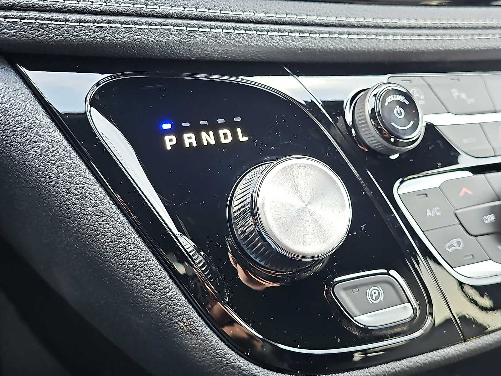 2026 Chrysler Pacifica Select - Photo 10