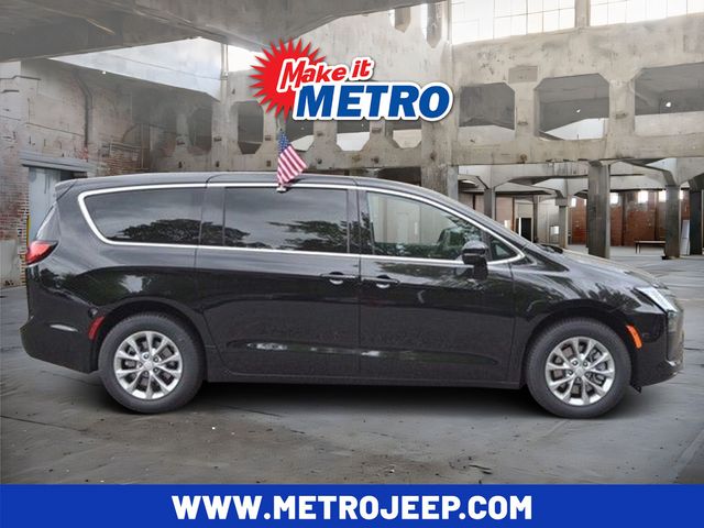 2027 Chrysler Pacifica Select
