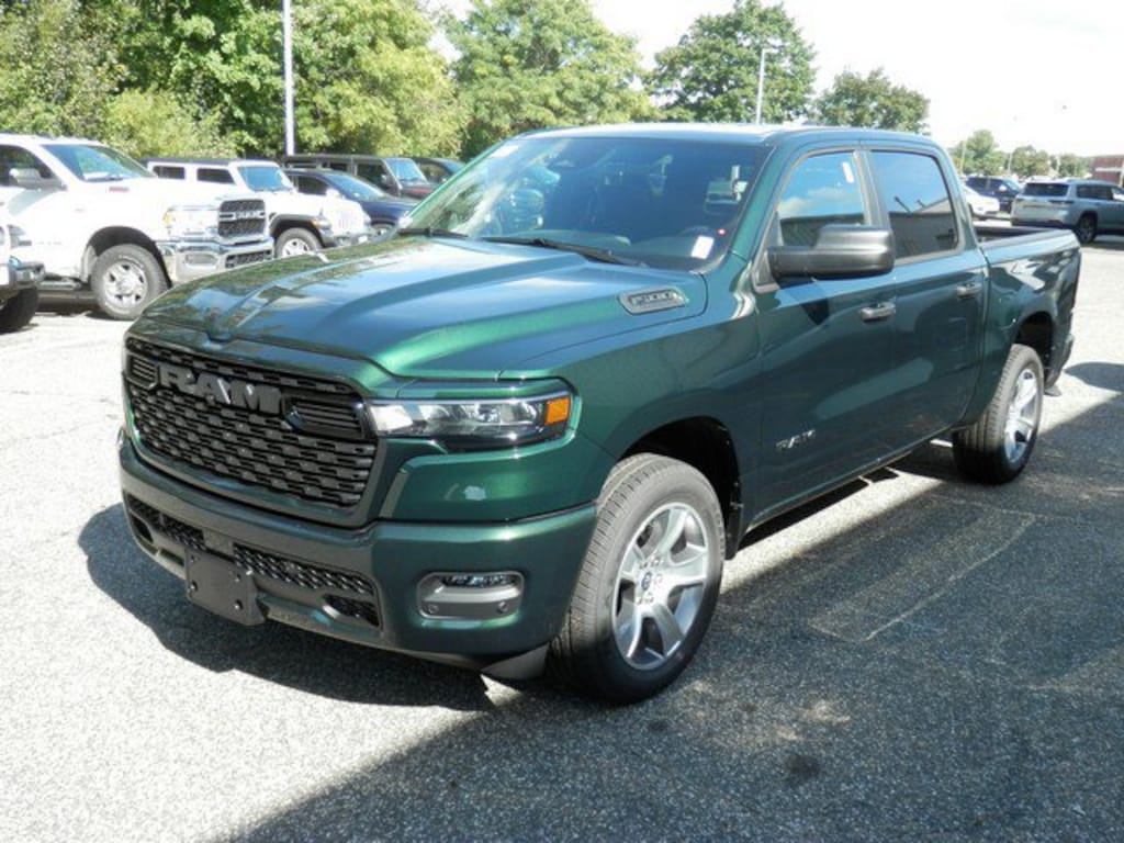 New 2027 Ram 1500 EXPRESS CREW CAB 4X4 5'7 BOX Pickup