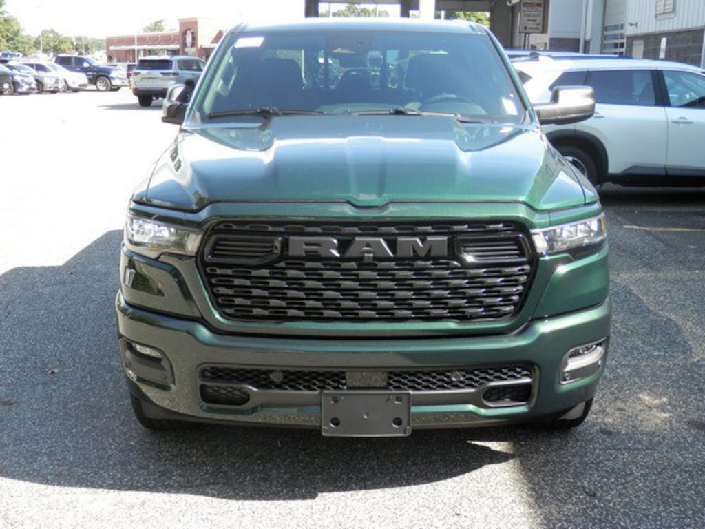 New 2027 Ram 1500 EXPRESS CREW CAB 4X4 5'7 BOX Pickup