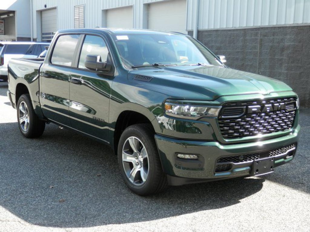 New 2027 Ram 1500 EXPRESS CREW CAB 4X4 5'7 BOX Pickup
