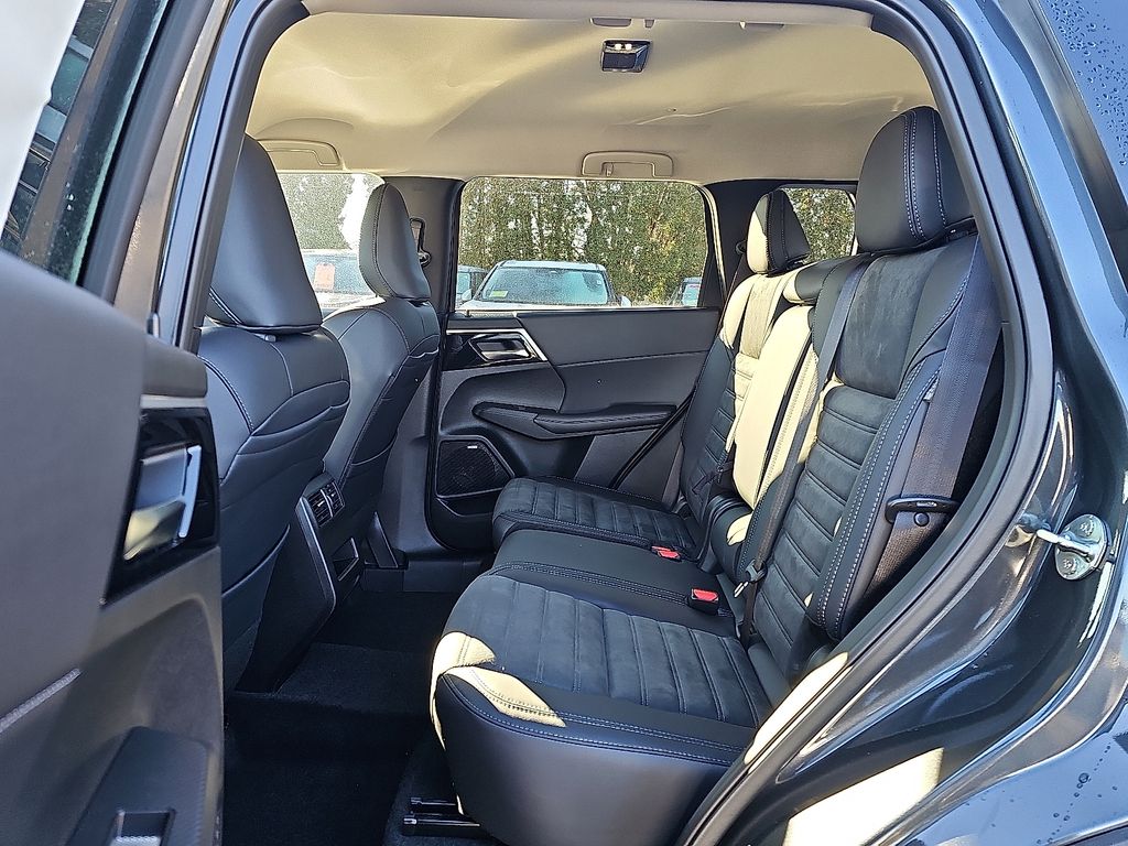 2026 Mitsubishi Outlander SE - Photo 6