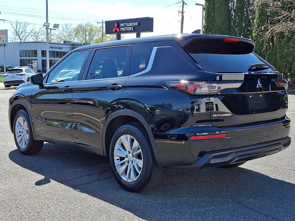 New 2026 Mitsubishi Outlander ES SUV