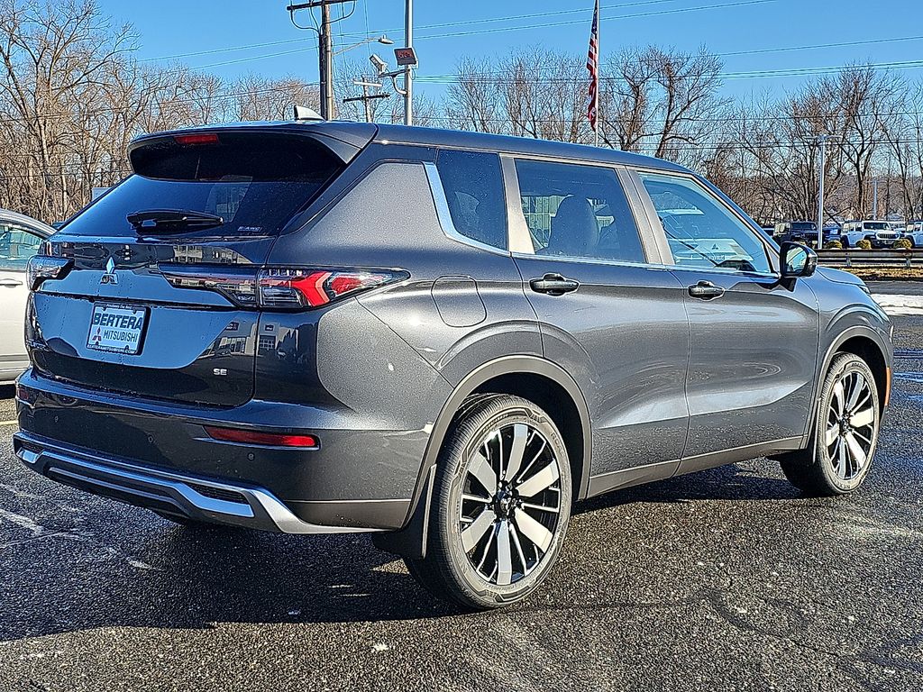 2026 Mitsubishi Outlander SE - Photo 4