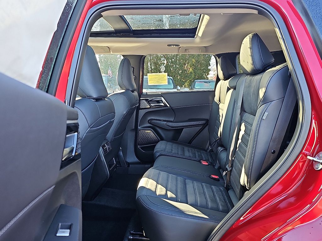 2026 Mitsubishi Outlander SE - Photo 6