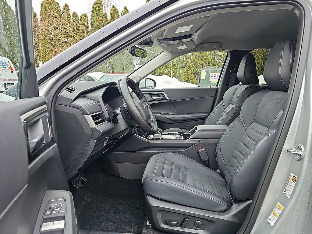 2026 Mitsubishi Outlander SE - Photo 9