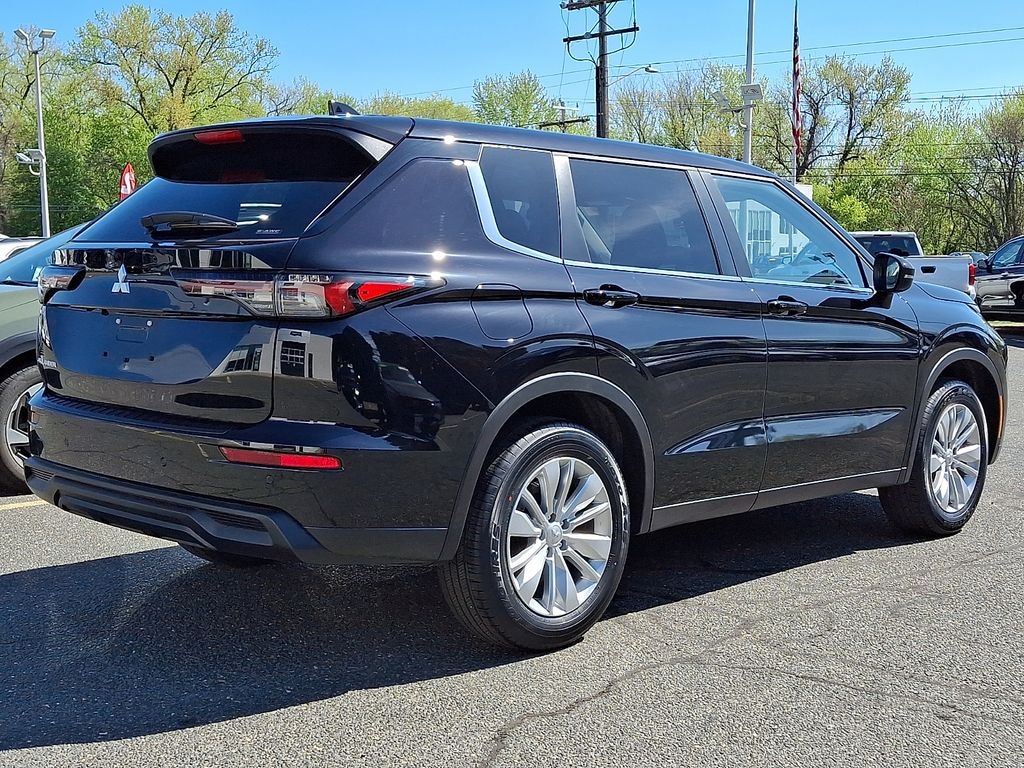 New 2026 Mitsubishi Outlander ES SUV