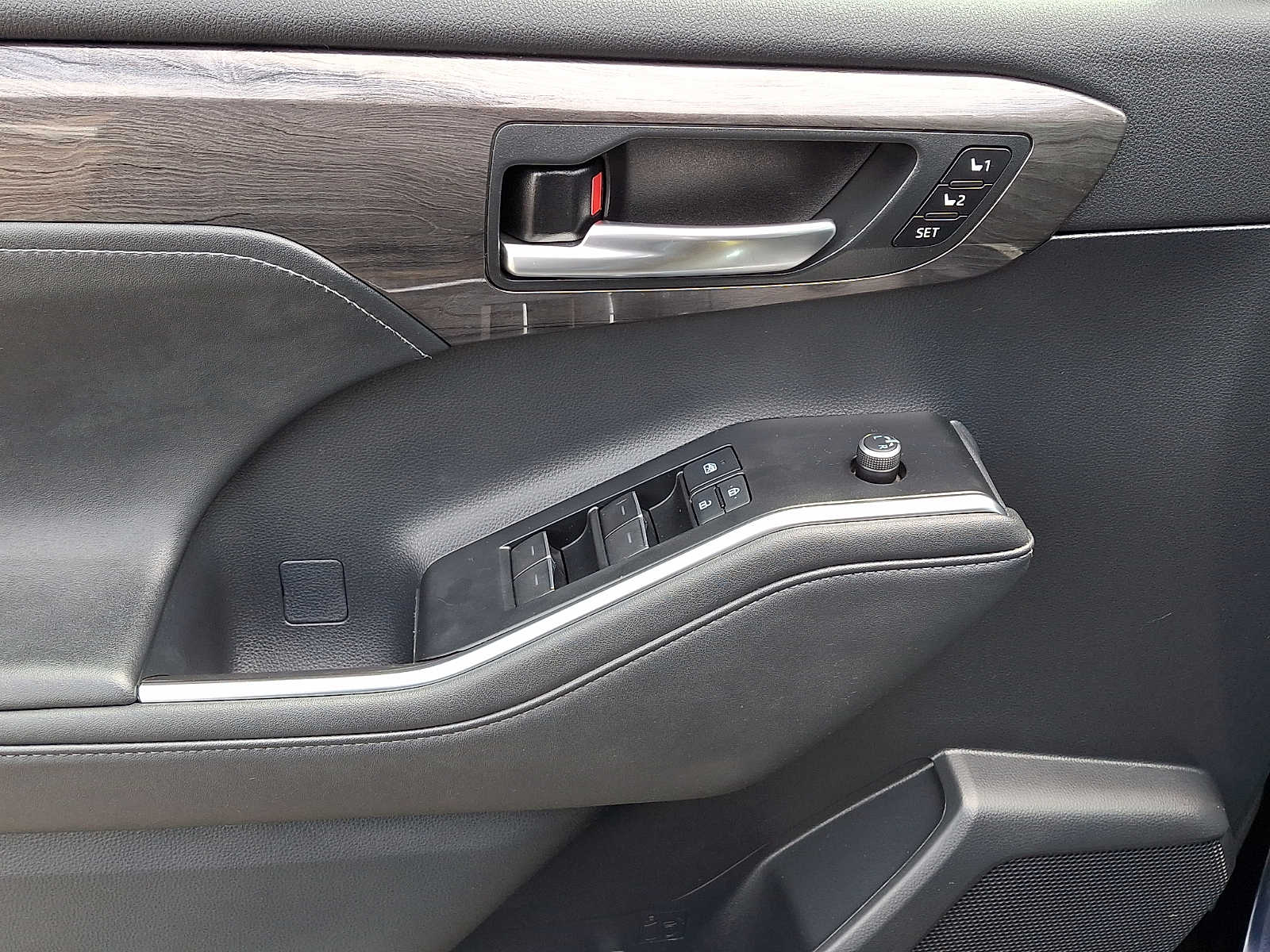 2021 Toyota Highlander Limited - Photo 14