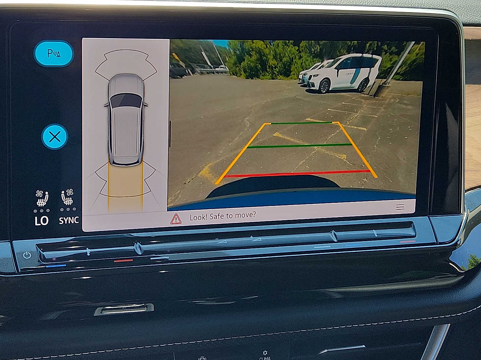 2025 Volkswagen Atlas SE w/Tech - Photo 16