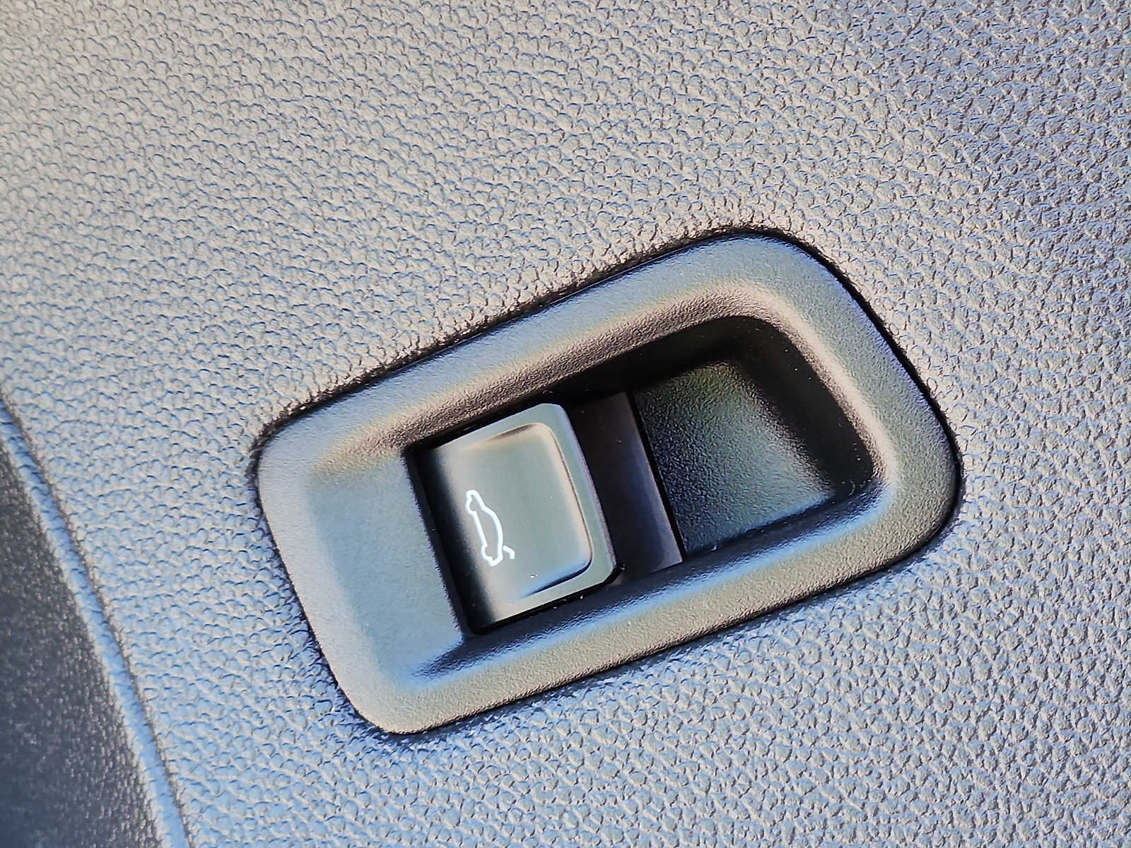 2025 Volkswagen Atlas SE w/Tech - Photo 24