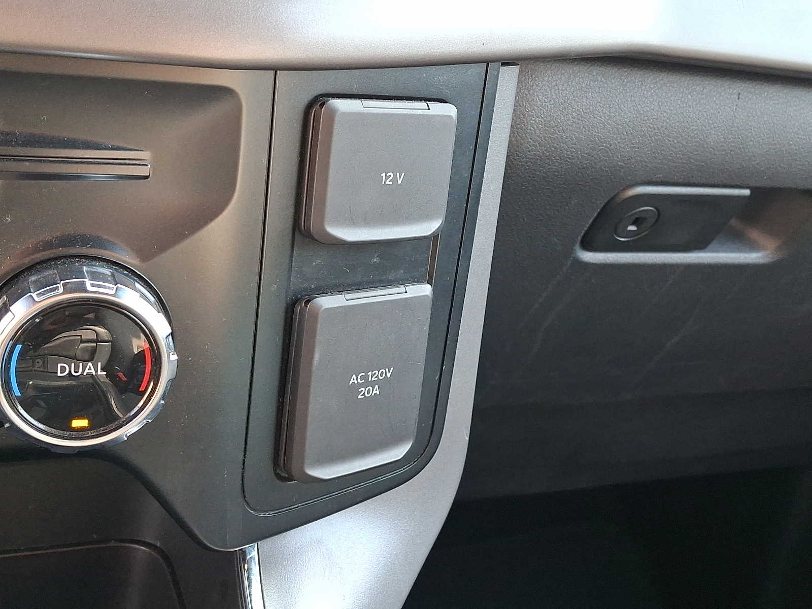 2024 Ford F-150 XLT - Photo 25