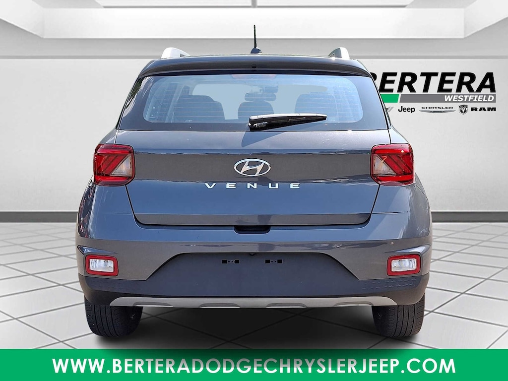 Used 2024 Hyundai Venue SEL SUV