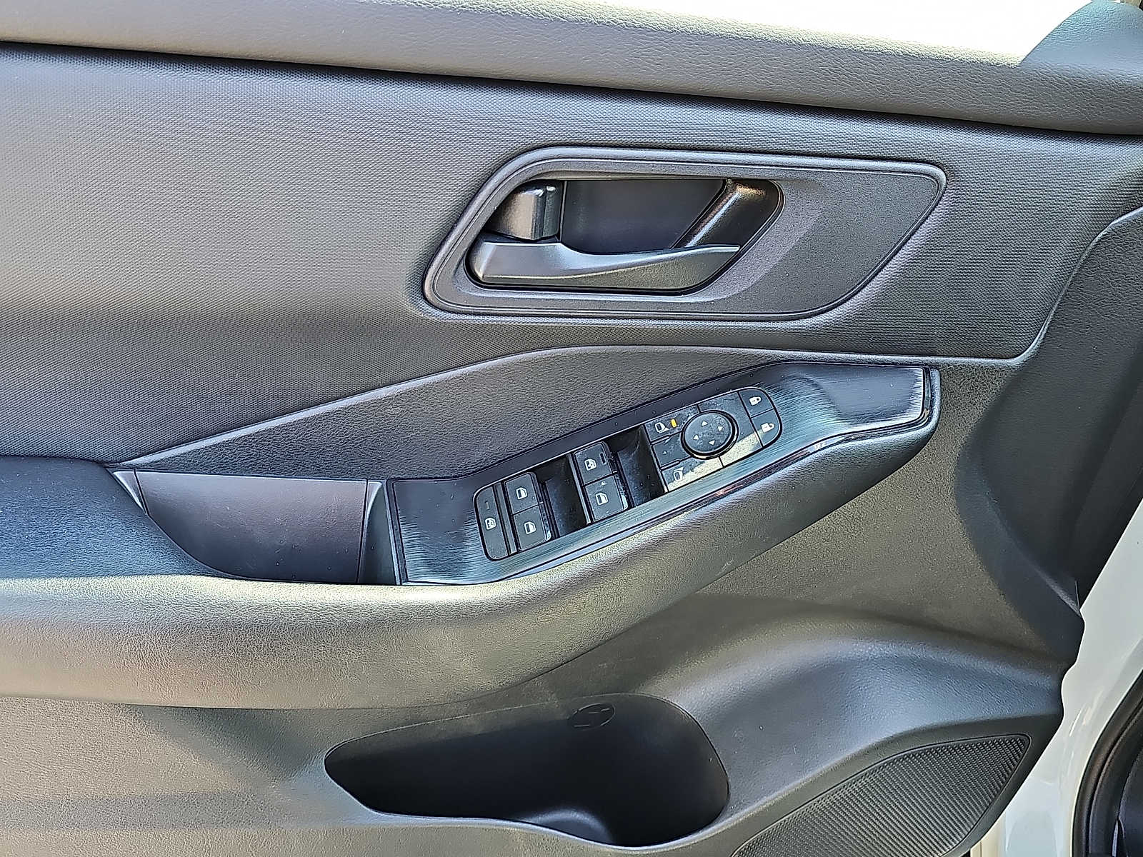 2025 Nissan Rogue S - Photo 12