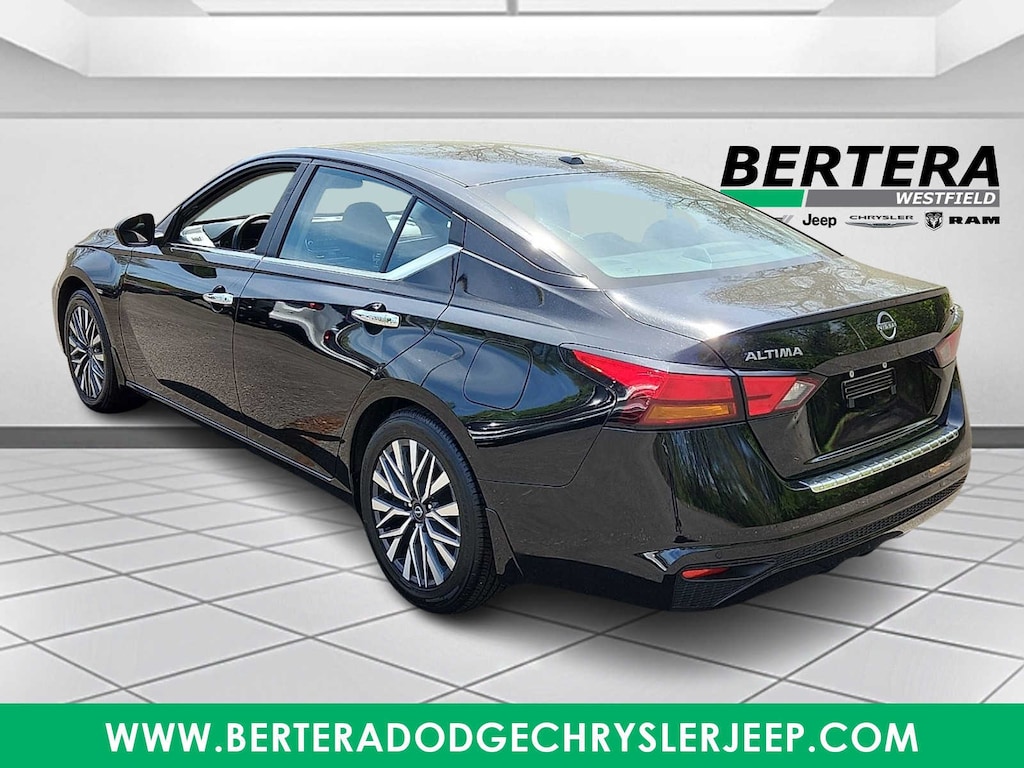 Used 2023 Nissan Altima 2.5 SV Sedan