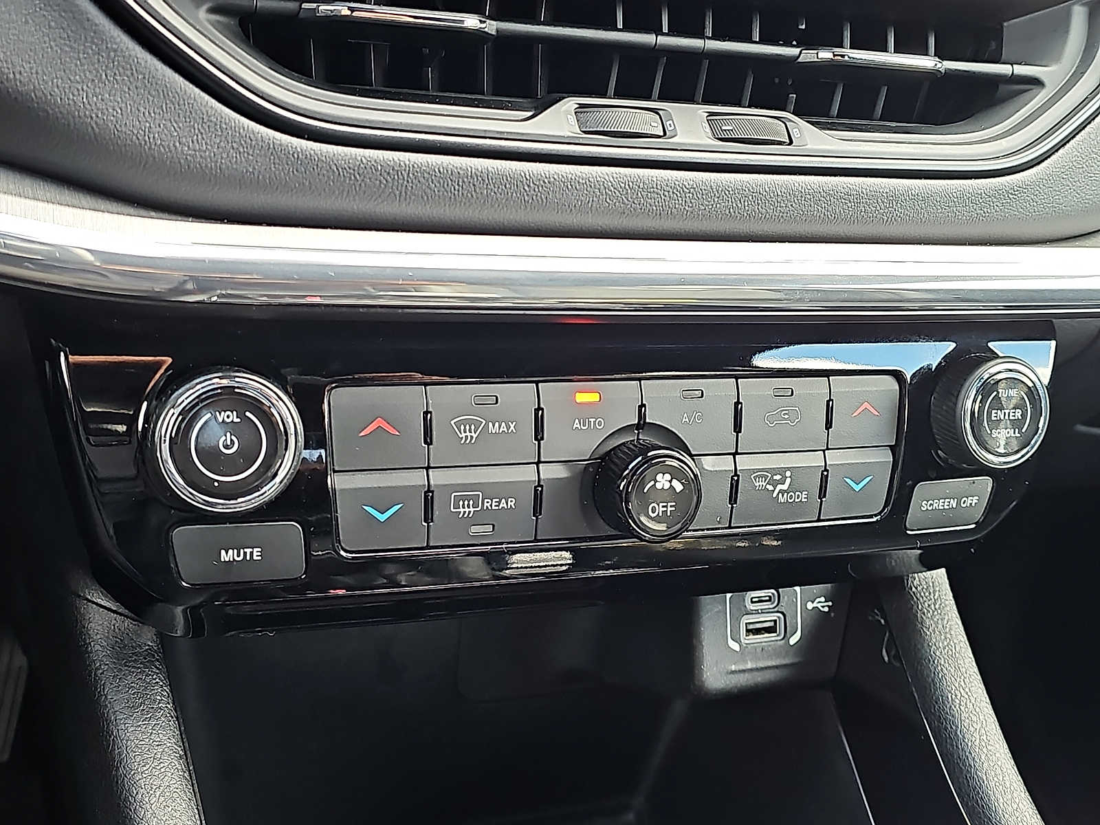 2022 Jeep Compass (RED) Edition - Photo 16