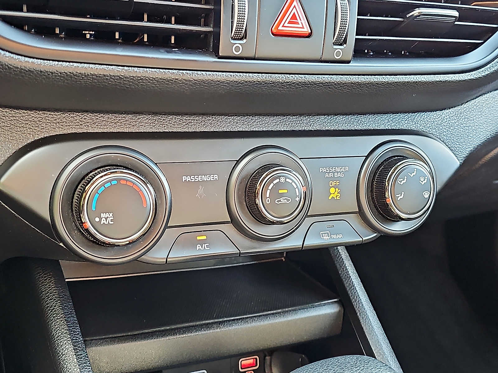2024 Kia Forte LXS - Photo 15