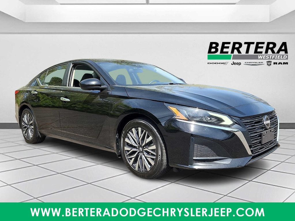 Used 2023 Nissan Altima 2.5 SV Sedan