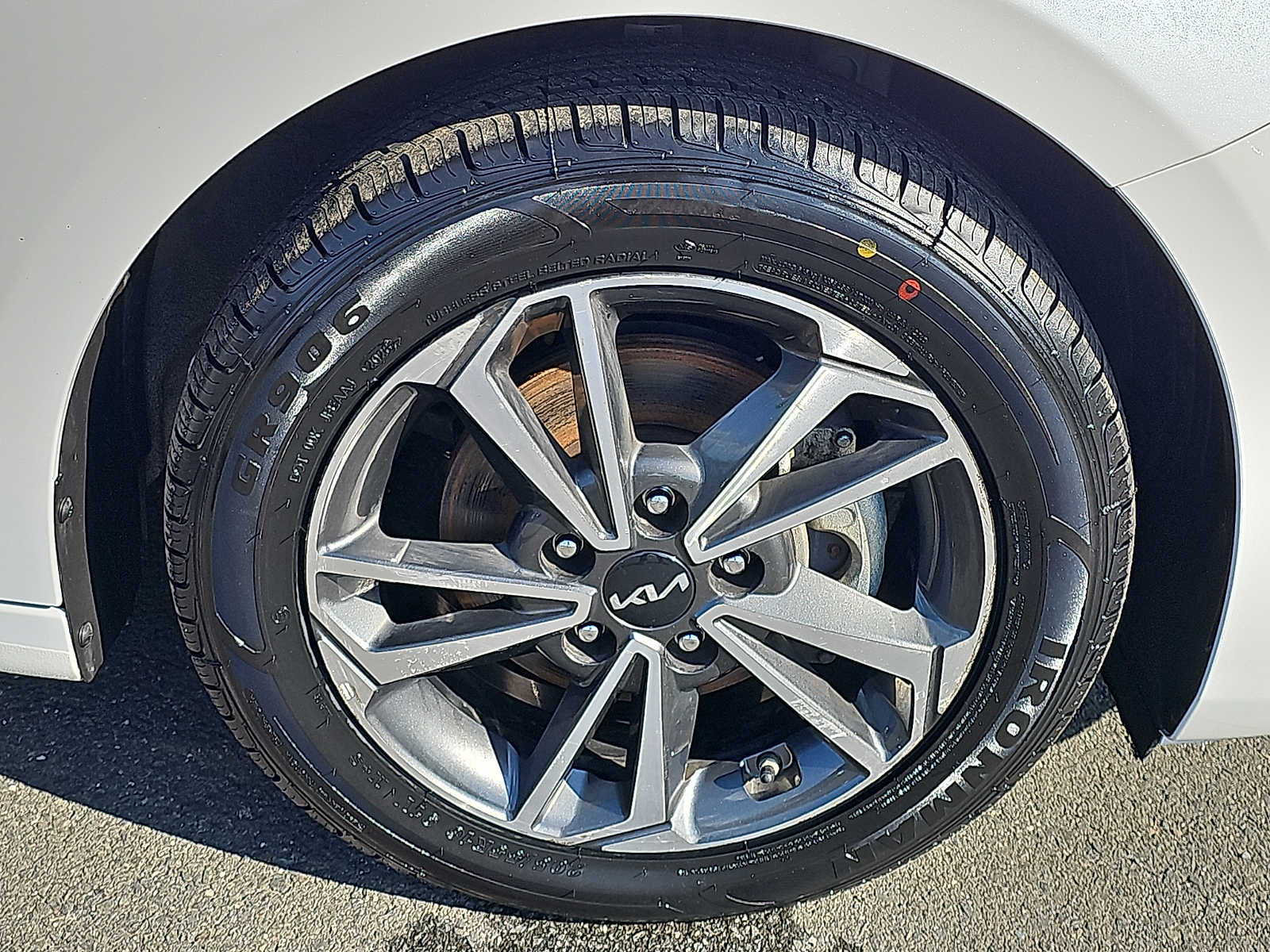 2024 Kia Forte LXS - Photo 8