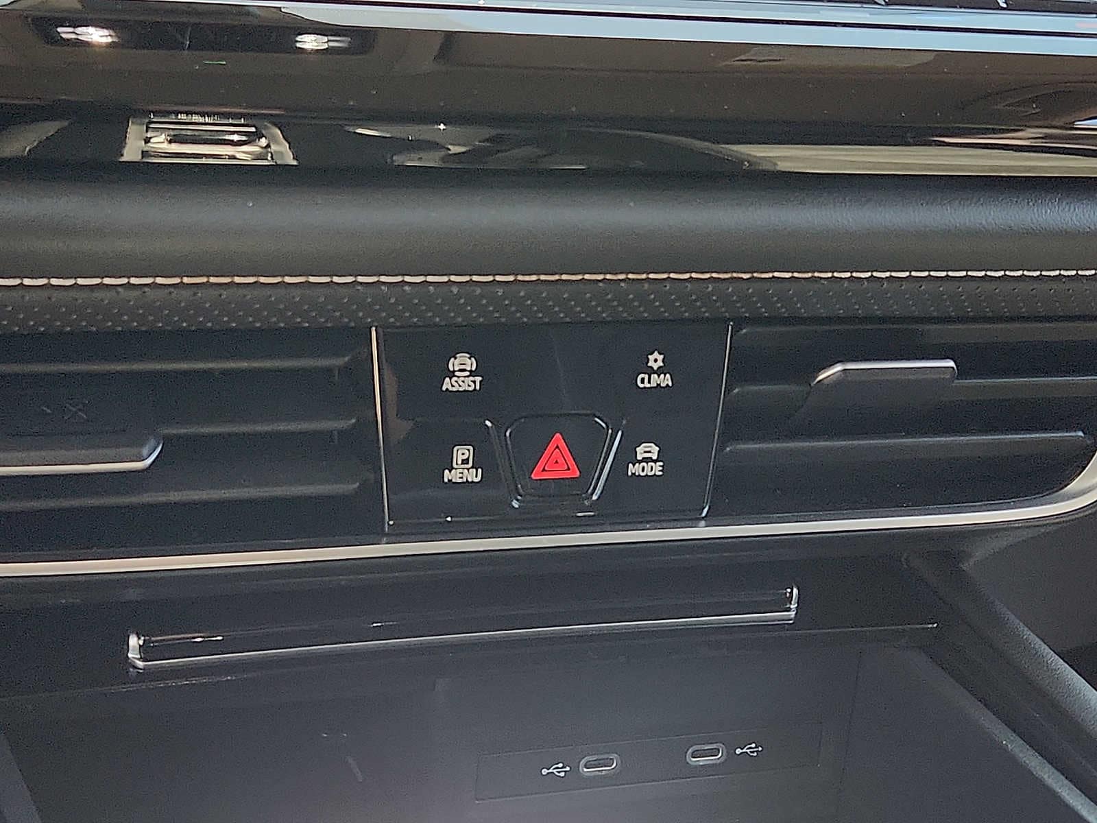 2025 Volkswagen Atlas SE w/Tech - Photo 14