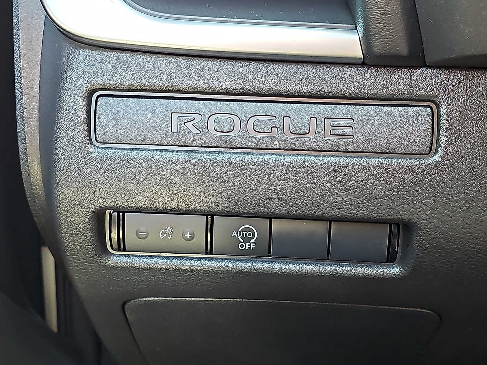 2025 Nissan Rogue S - Photo 25