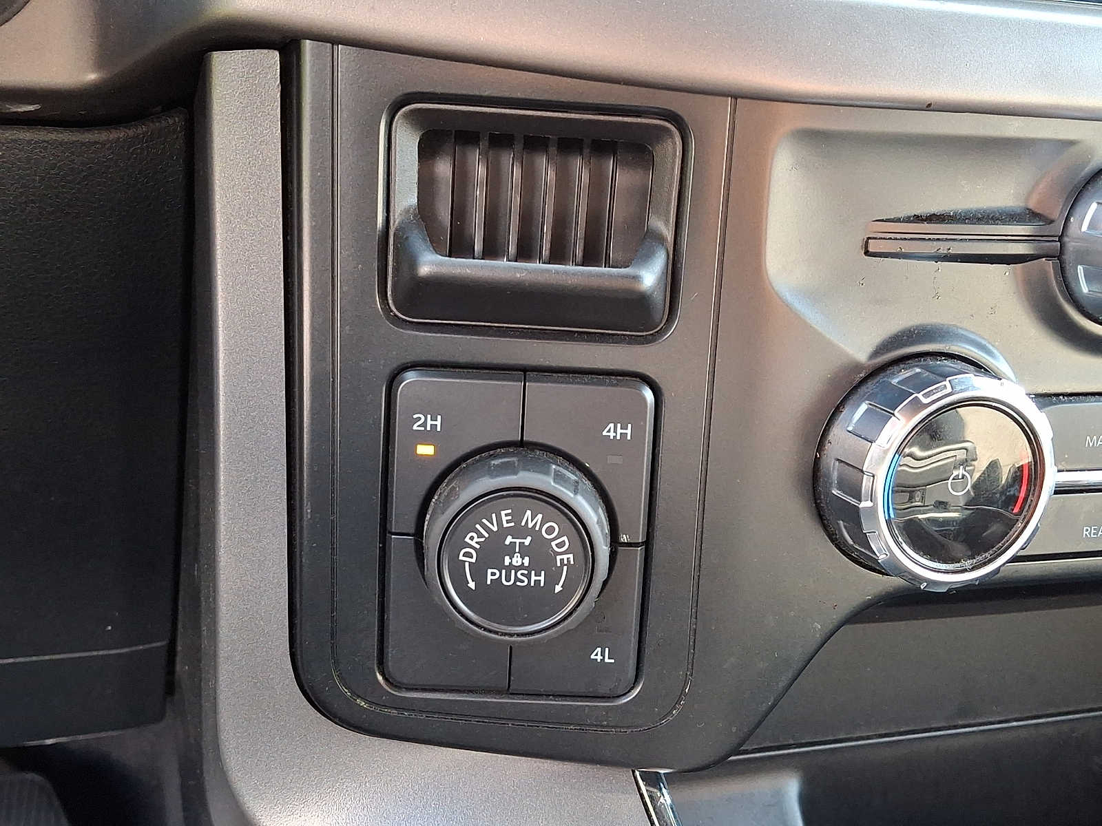 2024 Ford F-150 XLT - Photo 24