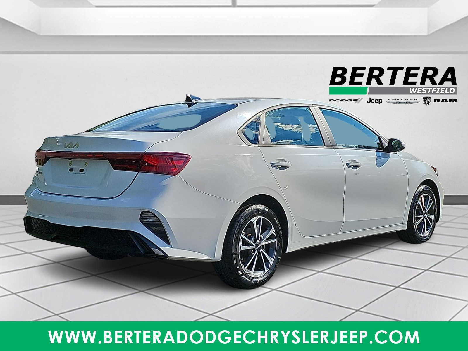 2024 Kia Forte LXS - Photo 6