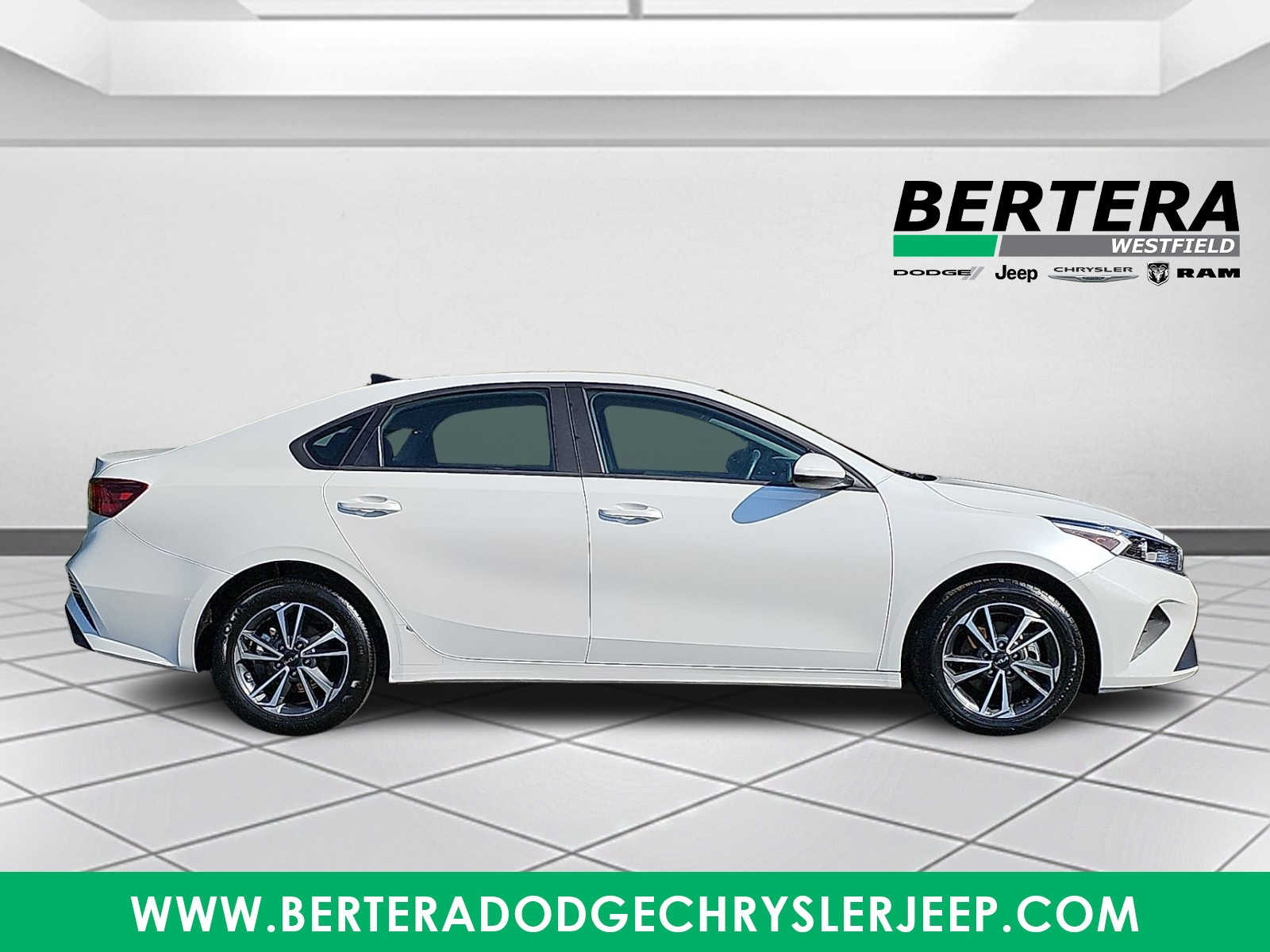 2024 Kia Forte LXS - Photo 7