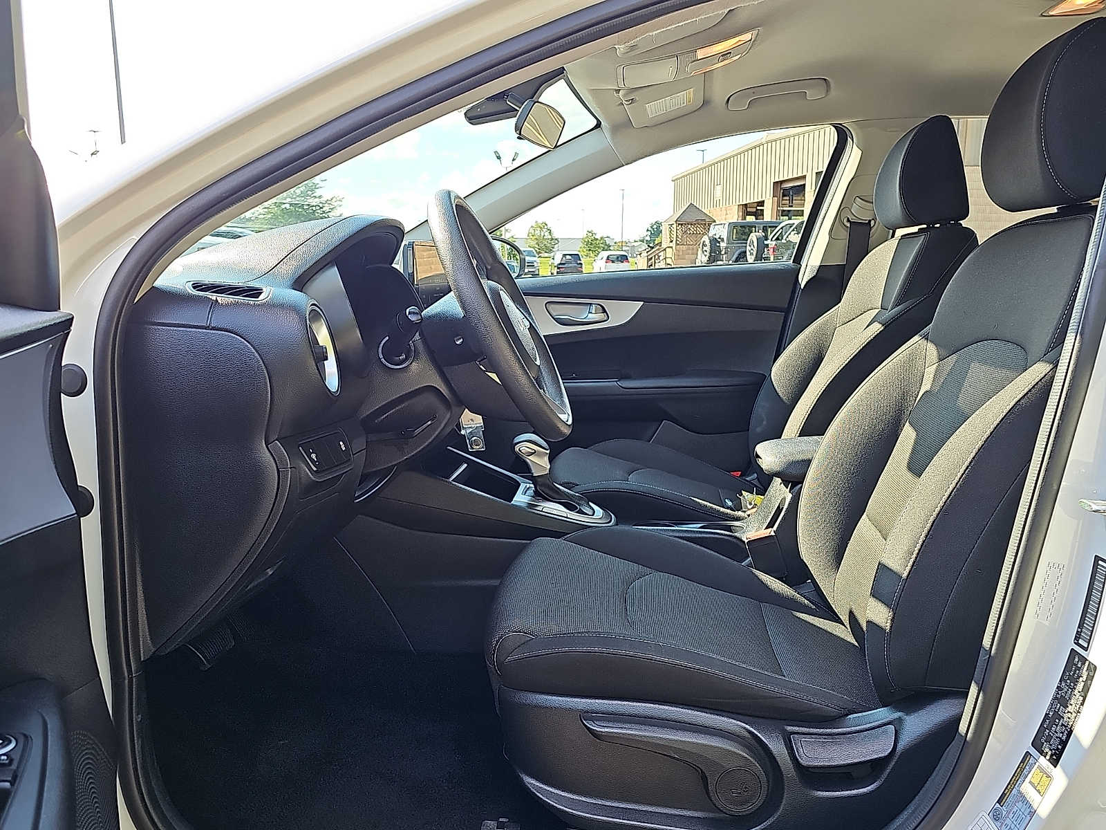 2024 Kia Forte LXS - Photo 13