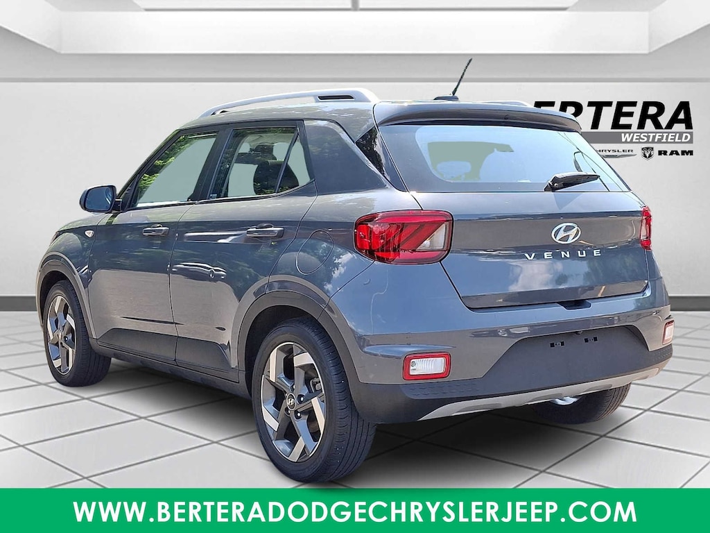 Used 2024 Hyundai Venue SEL SUV