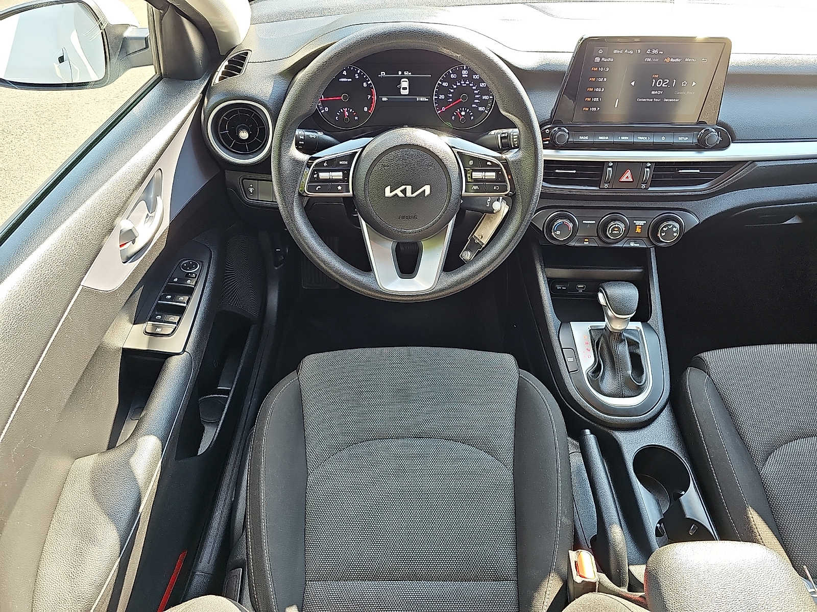 2024 Kia Forte LXS - Photo 11