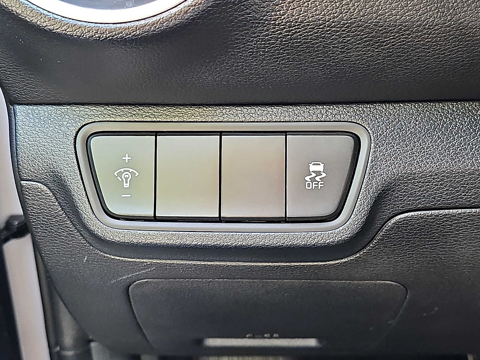 2024 Kia Forte LXS - Photo 23