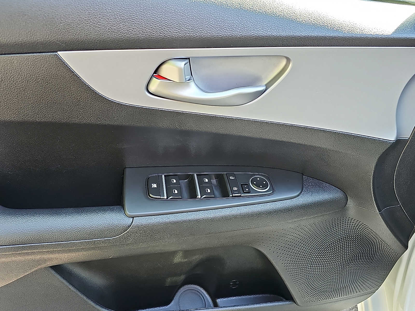 2024 Kia Forte LXS - Photo 12