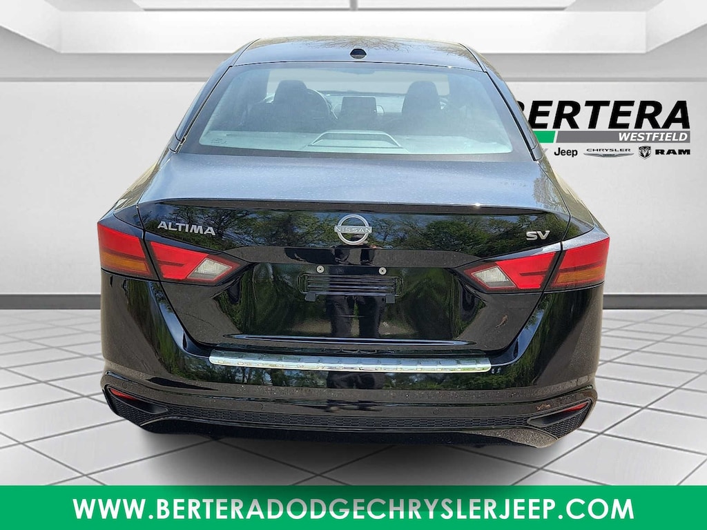 Used 2023 Nissan Altima 2.5 SV Sedan
