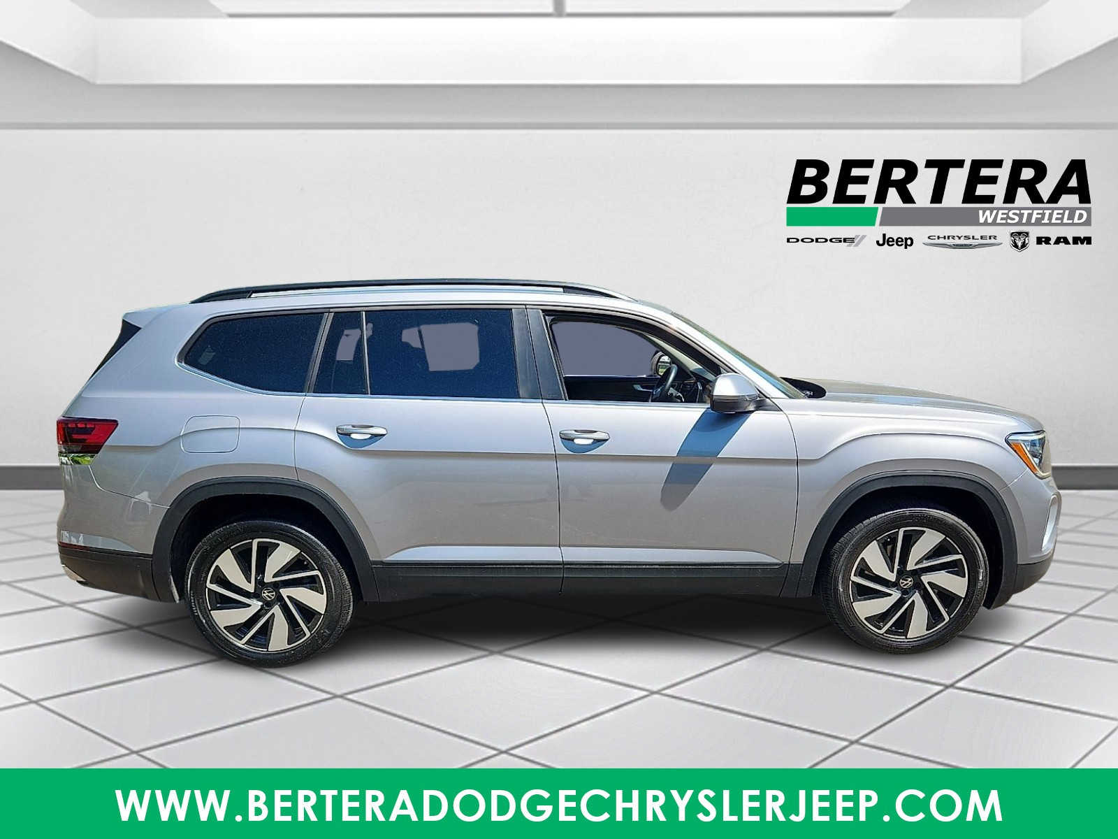 2025 Volkswagen Atlas SE w/Tech - Photo 7