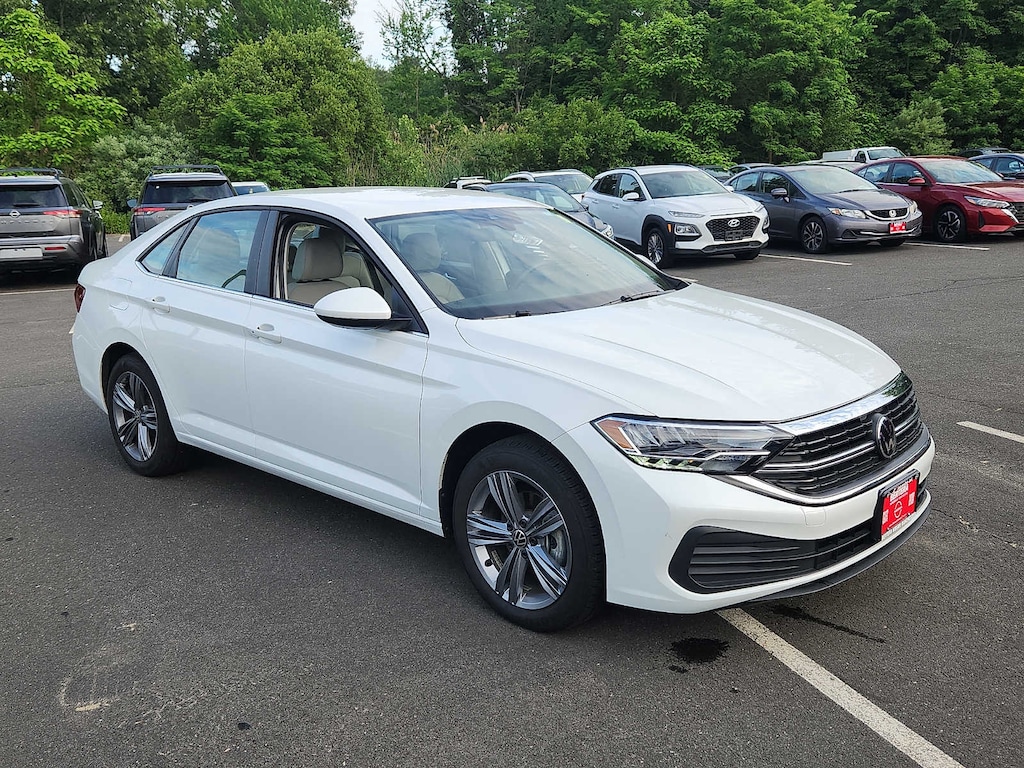 Used 2024 Volkswagen Jetta 1.5T SE Sedan