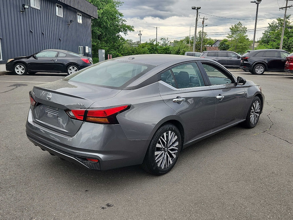 Used 2024 Nissan Altima 2.5 SV Sedan