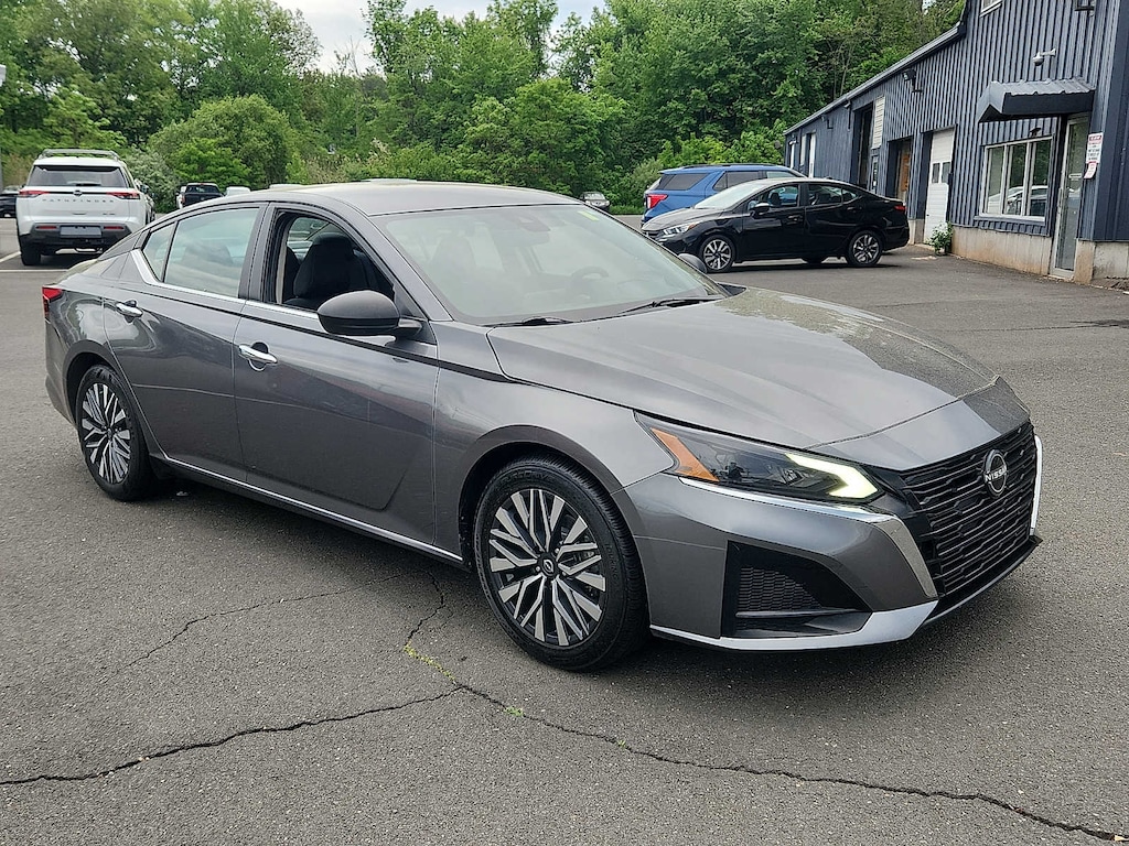 Used 2024 Nissan Altima 2.5 SV Sedan