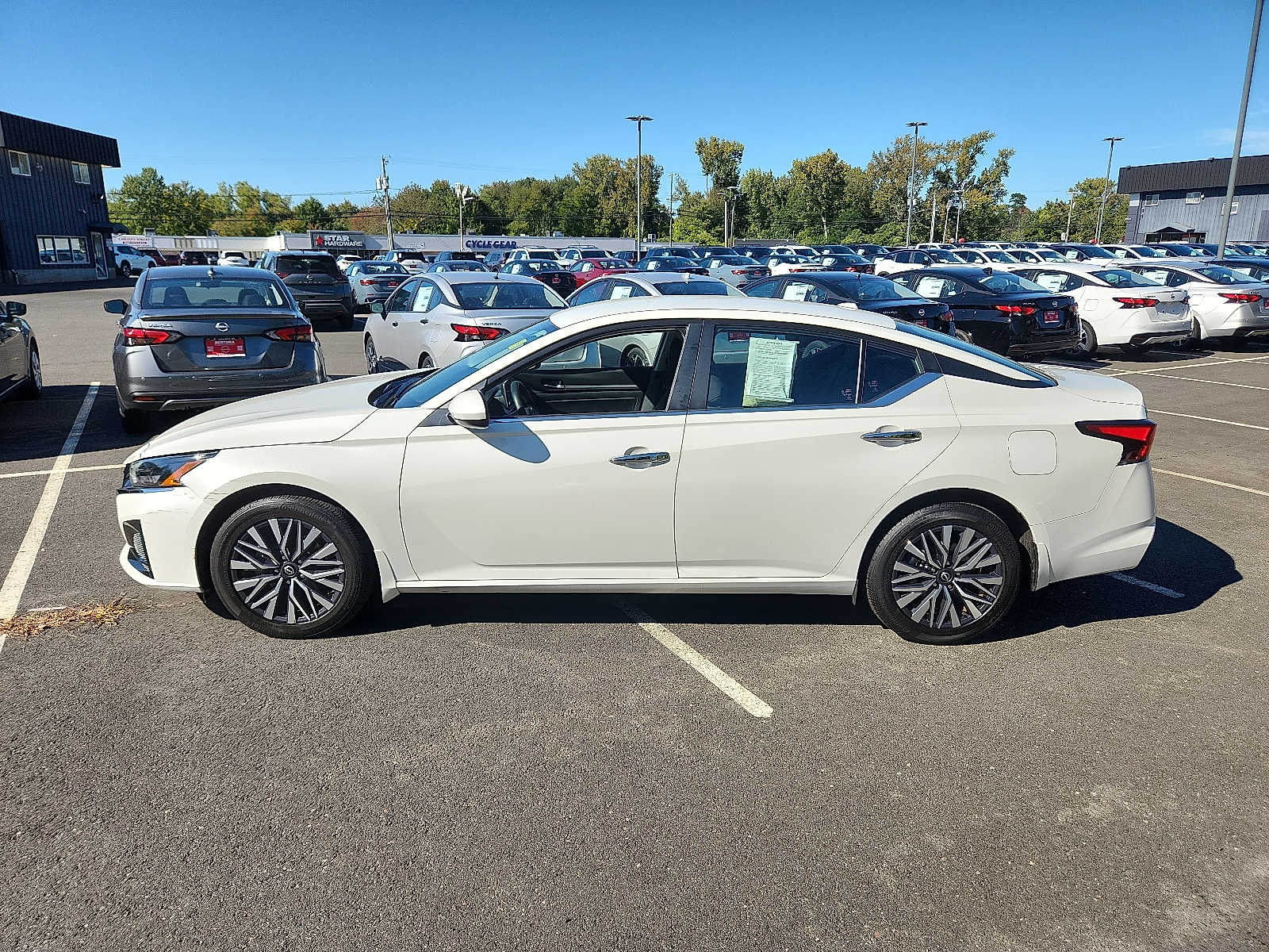 2023 Nissan Altima SV - Photo 7